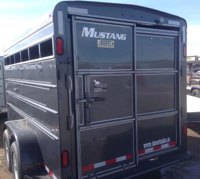 MUSTANG TL-260x16 6'8 BP STOCK TRAILER W/STRAIGHT GATE